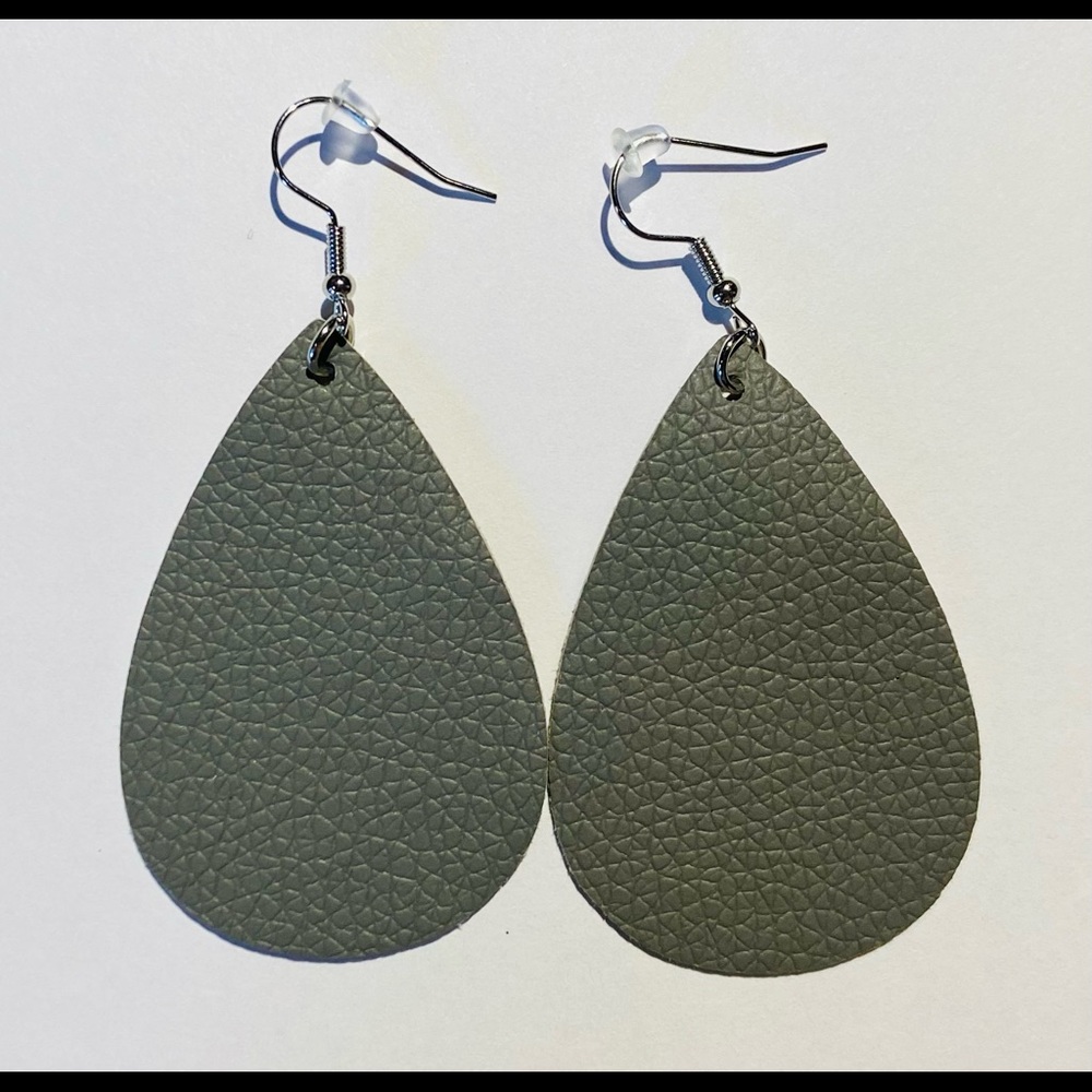 3 for $12 🎉 Faux Leather Teardrop Dangle Earrings
